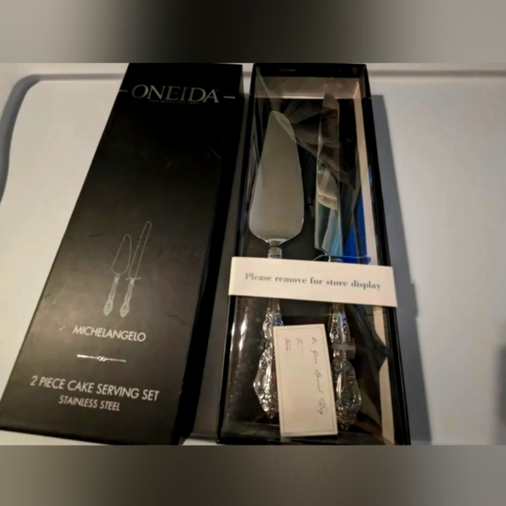 (NEW) Oneida Stainless Steel 2 Piece Wedding Cake Knife Set